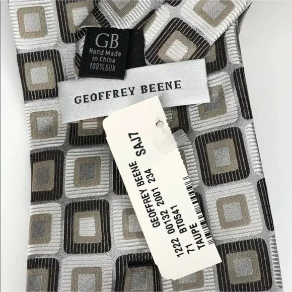 NWT Pierre Cardin, Geoffrey Beene, Van Heusen Men Neck Ties Bundle of 3 - Picture 3 of 4